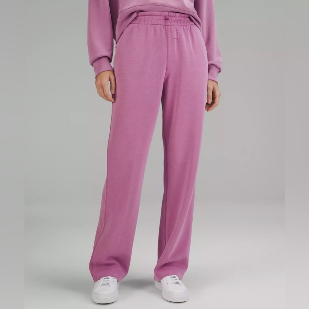 NWT Lululemon Softstreme HR Pant Velvet Dust- Size 4